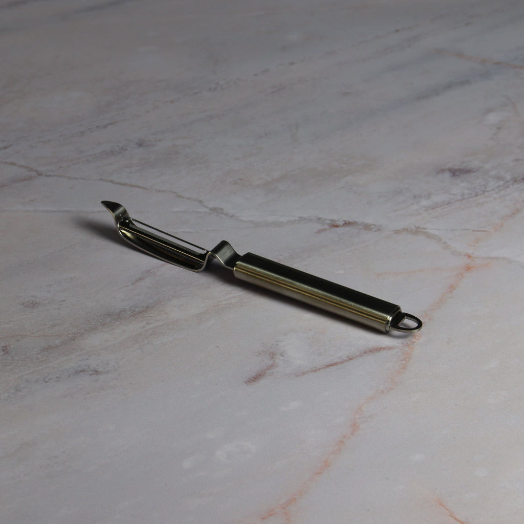 Swivel peeler