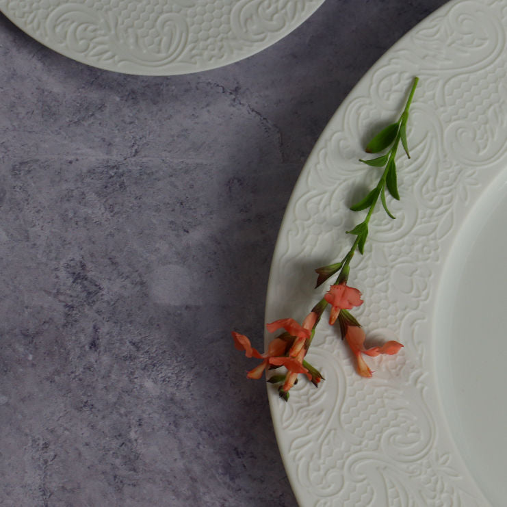 3 round presentation plates with wide rim - Degrenne
