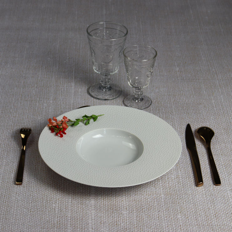 Degrenne Round gourmet plate Zoomed with Salmon Flower