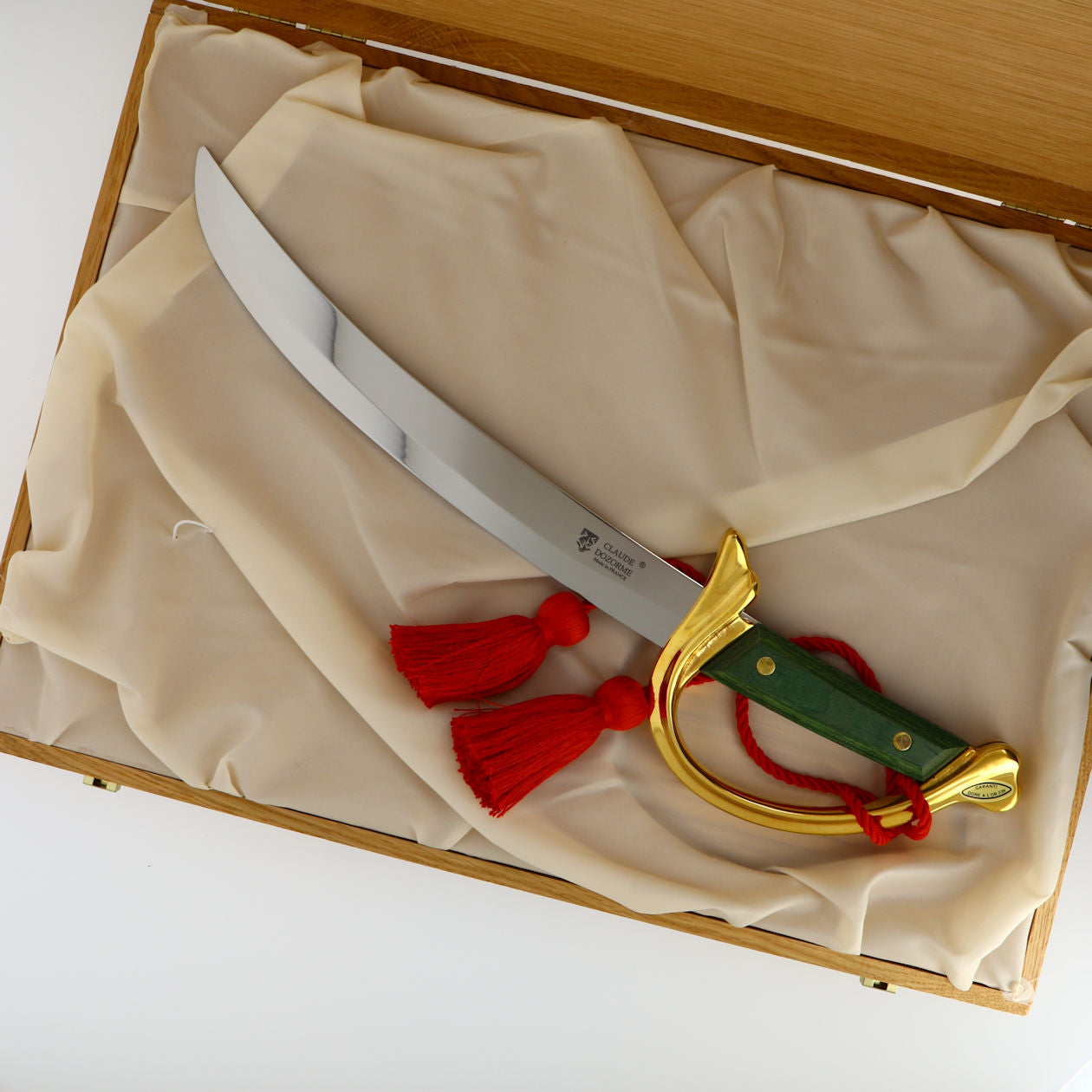 Lafayette Champagne saber green lamina handle in a big oak box