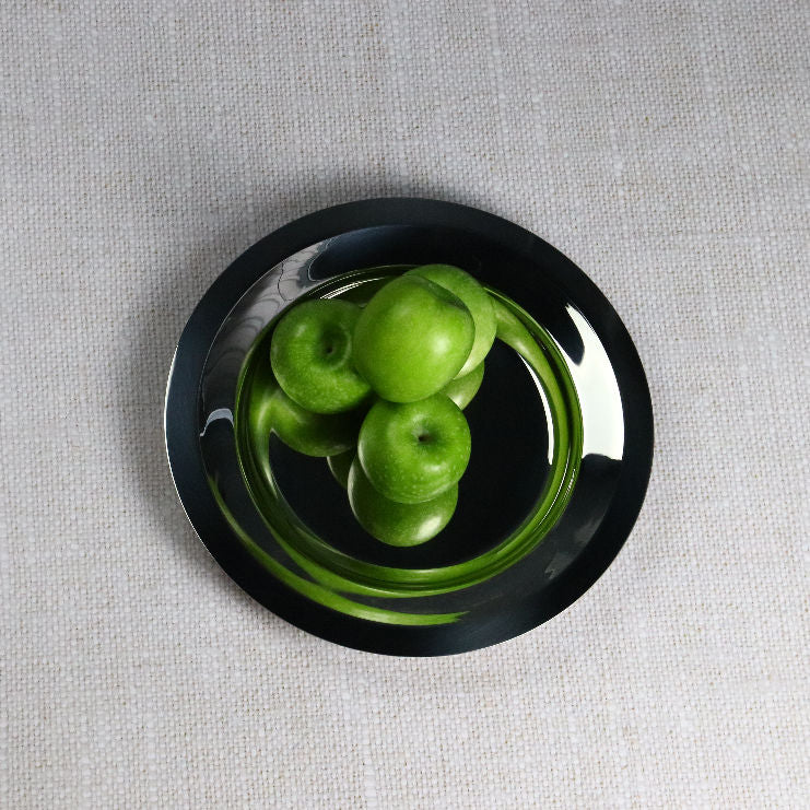 Degrenne Round deep dish on linen with Green Apples Topshot